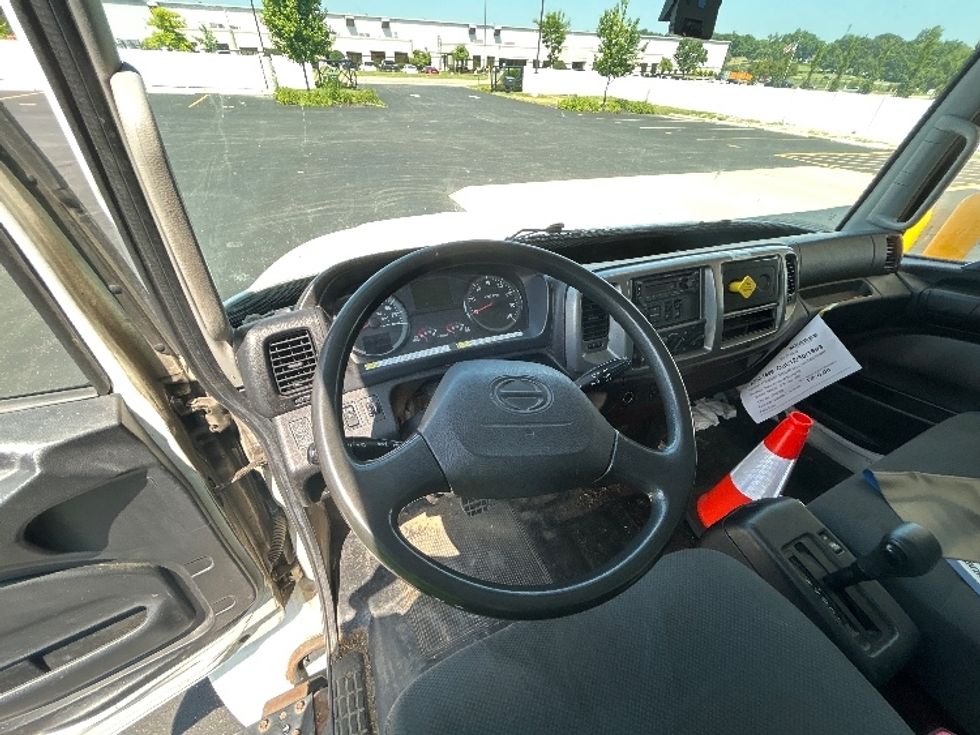 Medium Duty Box Truck-Light and Medium Duty Trucks-Hino-2019-268-Indianapolis-IN-133,938\n\t\tmiles-$ 57,000 - Image 17