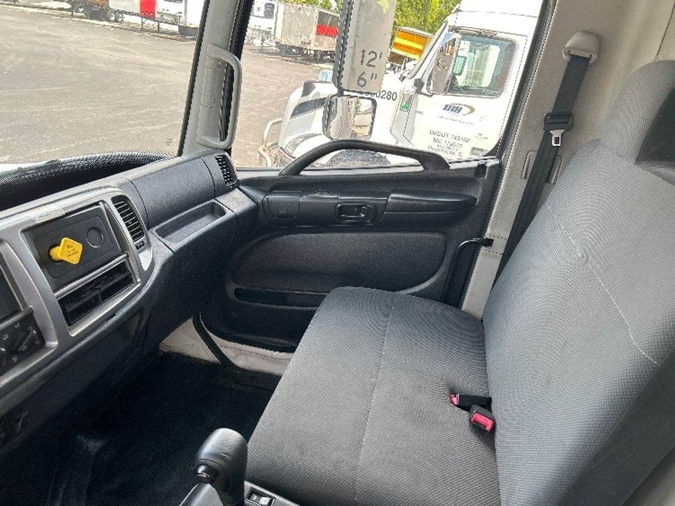Medium Duty Box Truck-Light and Medium Duty Trucks-Hino-2019-268-Indianapolis-IN-133,938\n\t\tmiles-$ 57,000 - Image 19
