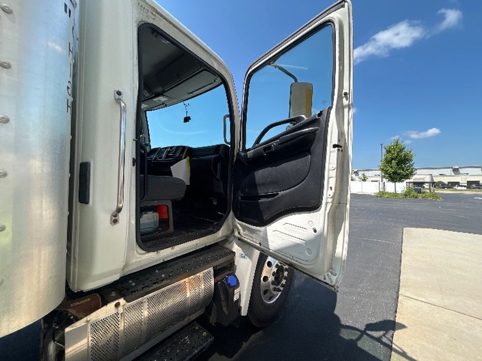 Medium Duty Box Truck-Light and Medium Duty Trucks-Hino-2019-268-Indianapolis-IN-133,938\n\t\tmiles-$ 57,000 - Image 20