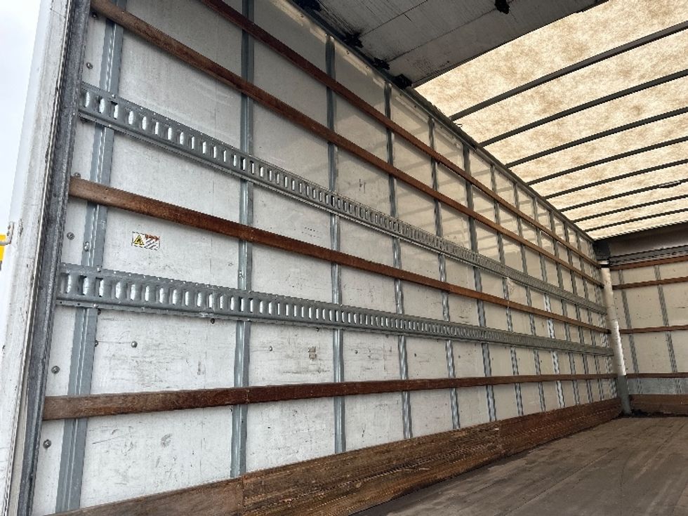 Medium Duty Box Truck-Light and Medium Duty Trucks-Hino-2019-268-Indianapolis-IN-237,734\n\t\tmiles-$ 40,750 - Image 11