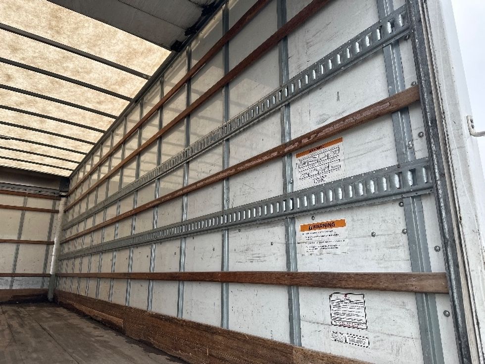 Medium Duty Box Truck-Light and Medium Duty Trucks-Hino-2019-268-Indianapolis-IN-237,734\n\t\tmiles-$ 40,750 - Image 12