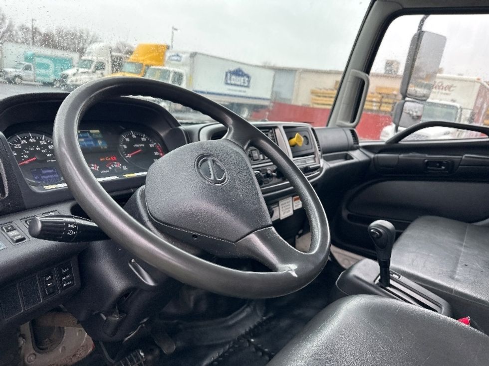 Medium Duty Box Truck-Light and Medium Duty Trucks-Hino-2019-268-Indianapolis-IN-237,734\n\t\tmiles-$ 40,750 - Image 17