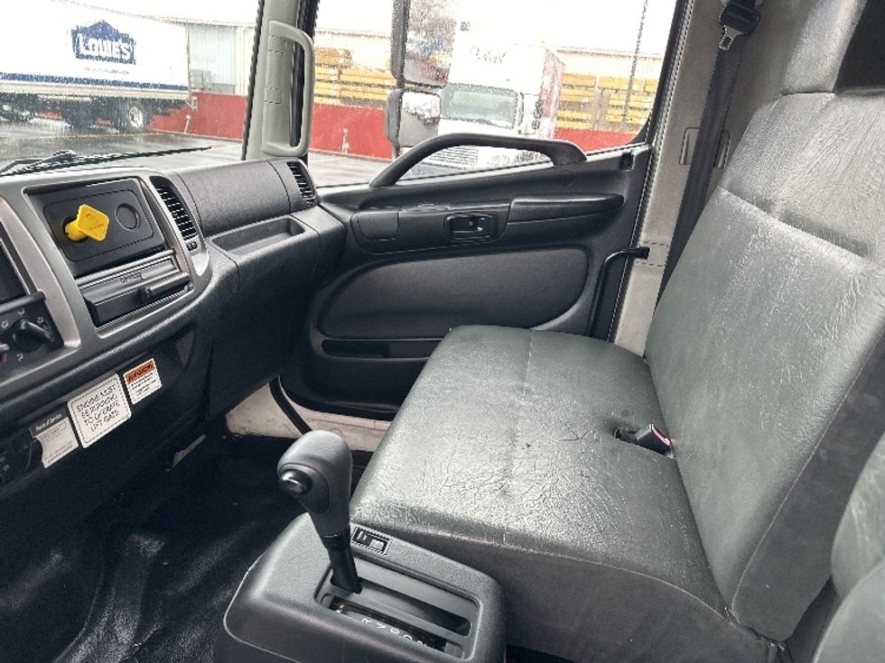Medium Duty Box Truck-Light and Medium Duty Trucks-Hino-2019-268-Indianapolis-IN-237,734\n\t\tmiles-$ 40,750 - Image 19