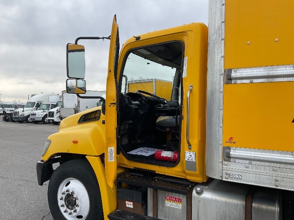 Medium Duty Box Truck-Light and Medium Duty Trucks-Hino-2019-268-Indianapolis-IN-253,031\n\t\tmiles-$ 35,000 - Image 16