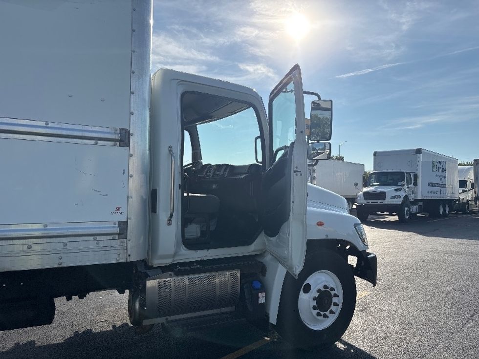 Medium Duty Box Truck-Light and Medium Duty Trucks-Hino-2019-268-Indianapolis-IN-258,246\n\t\tmiles-$ 41,500 - Image 20