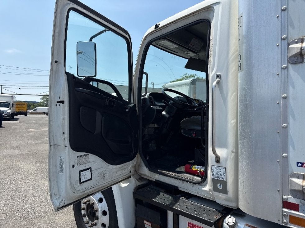 Medium Duty Box Truck-Light and Medium Duty Trucks-Hino-2019-268-Jamaica-NY-242,129\n\t\tmiles-$ 39,000 - Image 15