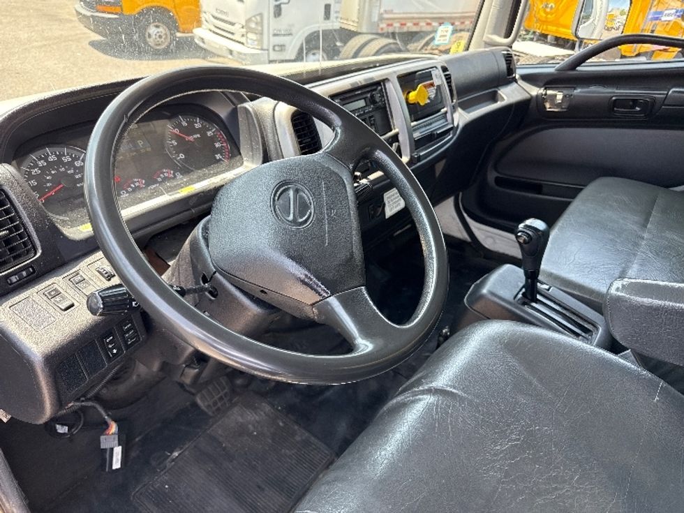 Medium Duty Box Truck-Light and Medium Duty Trucks-Hino-2019-268-Jamaica-NY-242,129\n\t\tmiles-$ 39,000 - Image 16