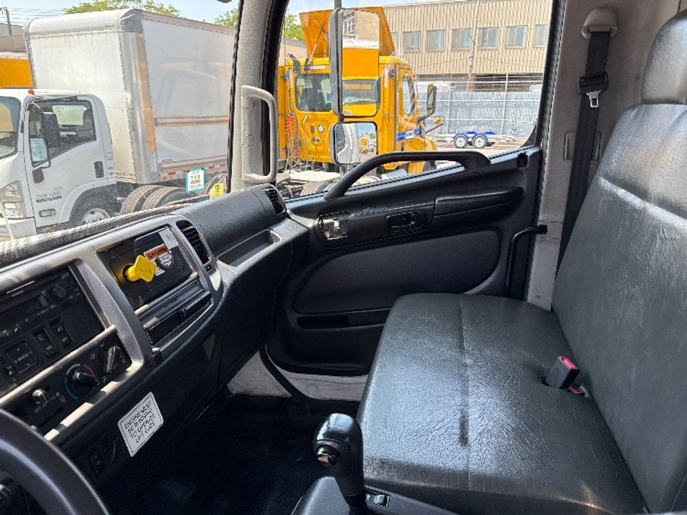 Medium Duty Box Truck-Light and Medium Duty Trucks-Hino-2019-268-Jamaica-NY-242,129\n\t\tmiles-$ 39,000 - Image 18