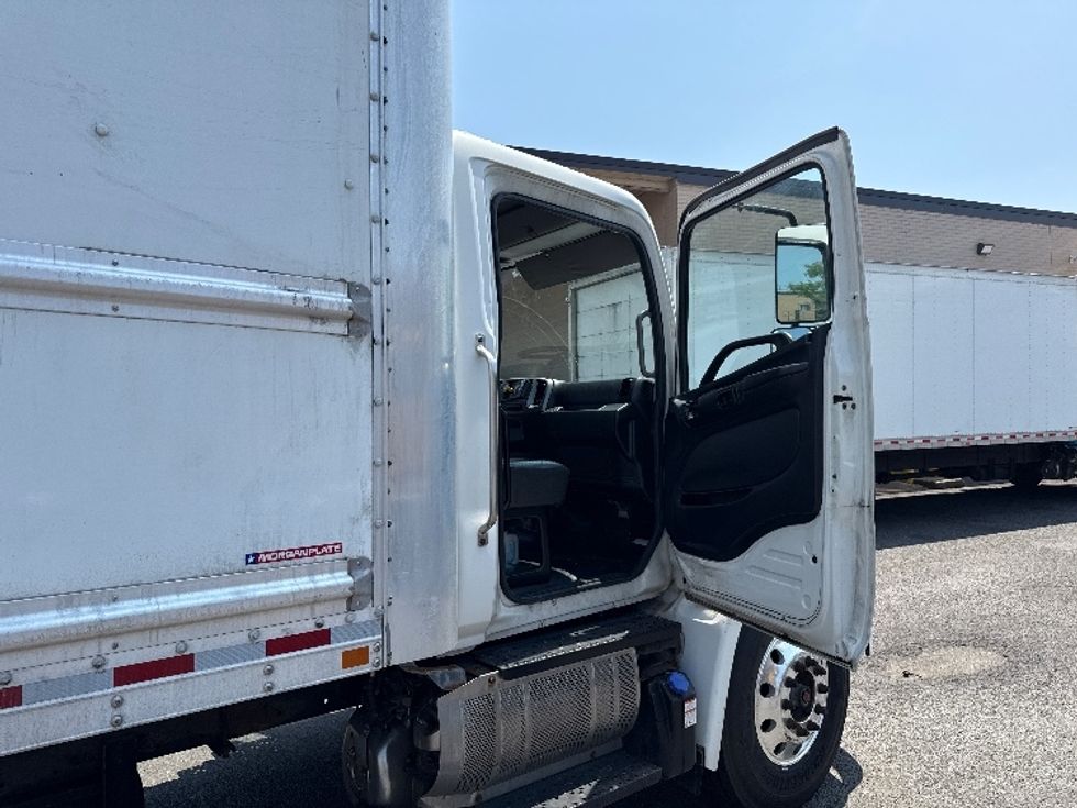 Medium Duty Box Truck-Light and Medium Duty Trucks-Hino-2019-268-Jamaica-NY-242,129\n\t\tmiles-$ 39,000 - Image 19
