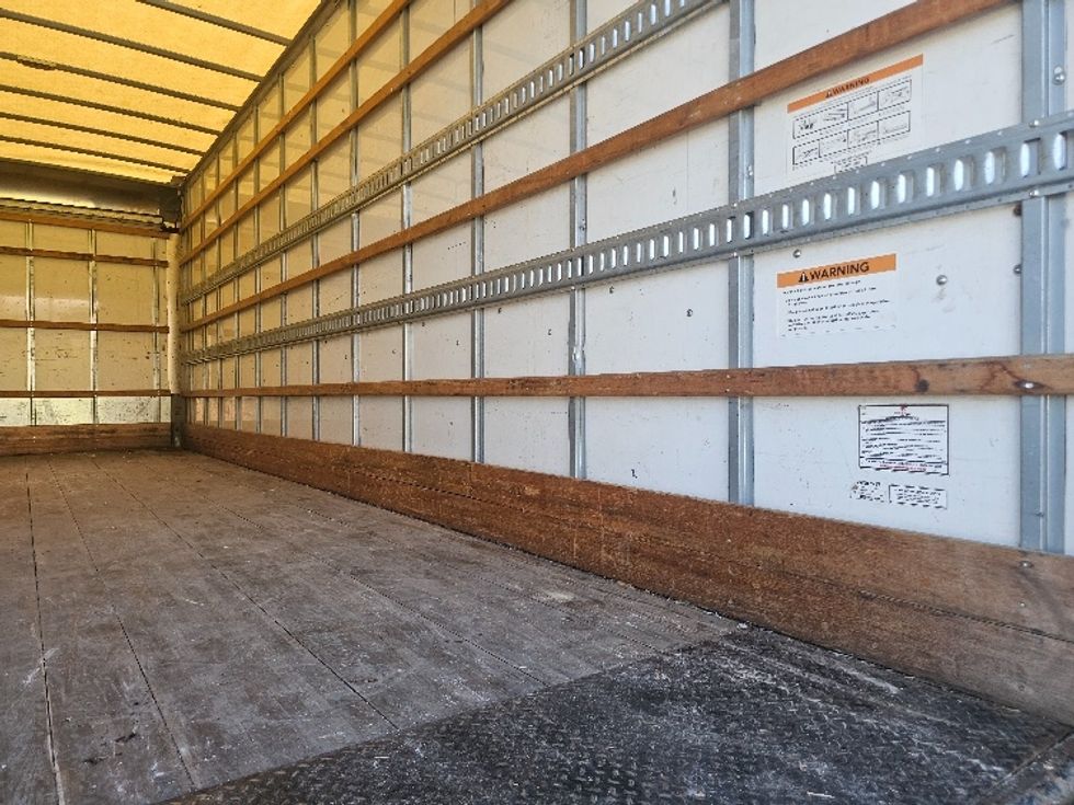 Medium Duty Box Truck-Light and Medium Duty Trucks-Hino-2019-268-Kansas City-MO-125,856\n\t\tmiles-$ 58,000 - Image 12