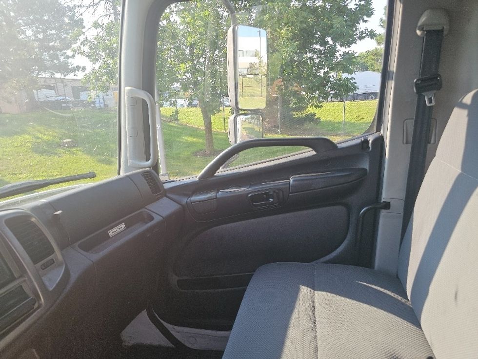 Medium Duty Box Truck-Light and Medium Duty Trucks-Hino-2019-268-Kansas City-MO-125,856\n\t\tmiles-$ 58,000 - Image 19
