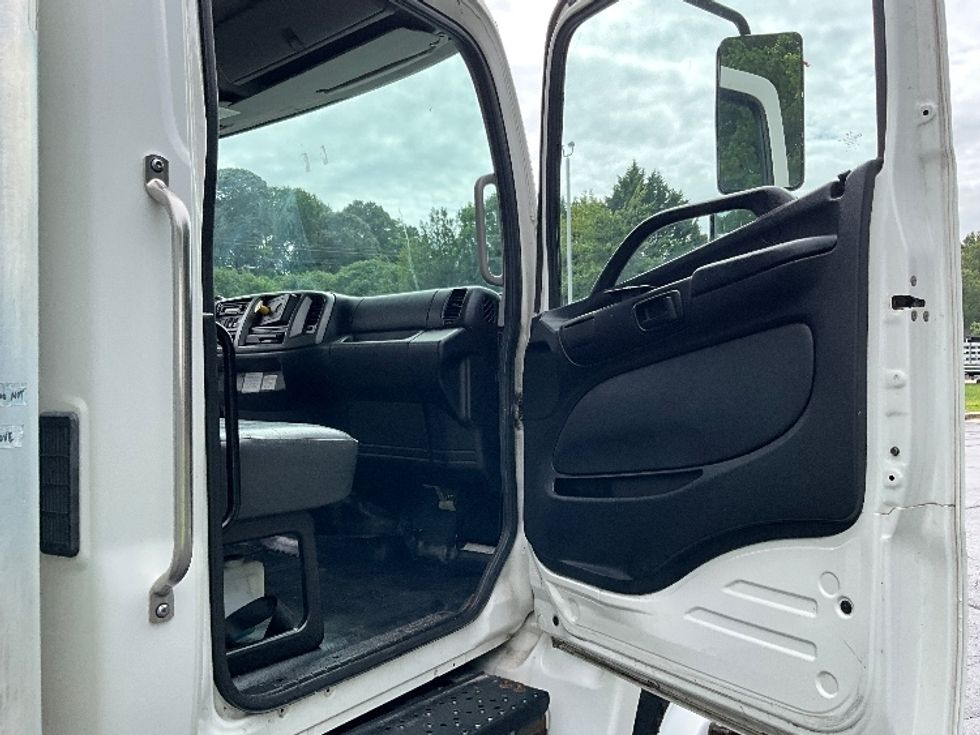Medium Duty Box Truck-Light and Medium Duty Trucks-Hino-2019-268-Kennesaw-GA-140,950\n\t\tmiles-$ 60,750 - Image 19