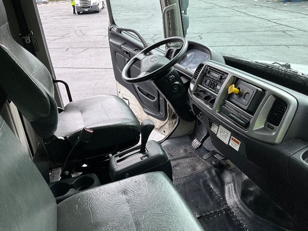 Medium Duty Box Truck-Light and Medium Duty Trucks-Hino-2019-268-Kennesaw-GA-140,950\n\t\tmiles-$ 60,750 - Image 21