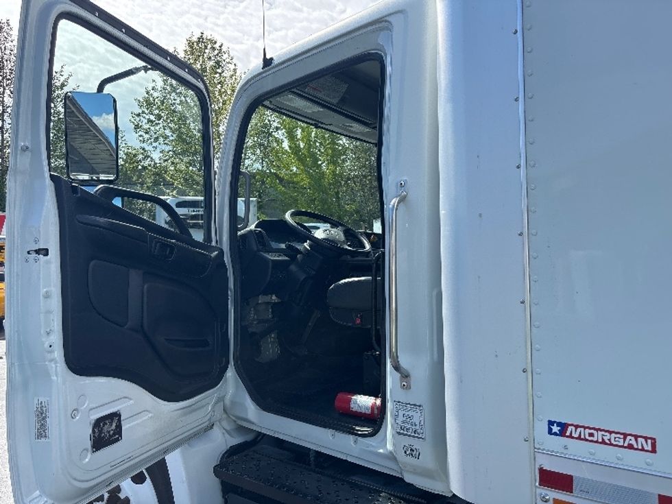 Medium Duty Box Truck-Light and Medium Duty Trucks-Hino-2019-268-Kent-WA-160,536\n\t\tmiles-$ 54,250 - Image 16
