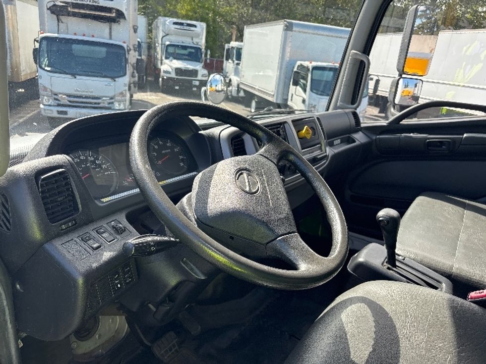 Medium Duty Box Truck-Light and Medium Duty Trucks-Hino-2019-268-Kent-WA-160,536\n\t\tmiles-$ 54,250 - Image 17