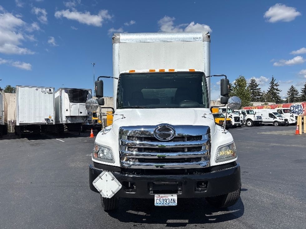 Medium Duty Box Truck-Light and Medium Duty Trucks-Hino-2019-268-Kent-WA-160,536\n\t\tmiles-$ 54,250 - Image 2