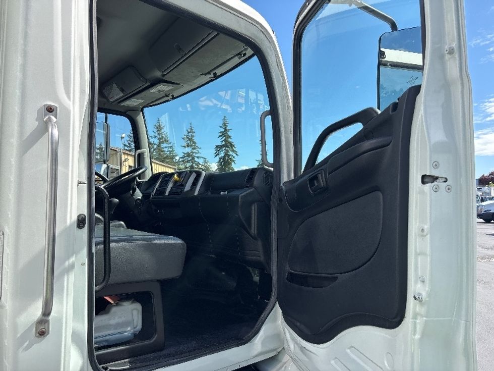Medium Duty Box Truck-Light and Medium Duty Trucks-Hino-2019-268-Kent-WA-160,536\n\t\tmiles-$ 54,250 - Image 20