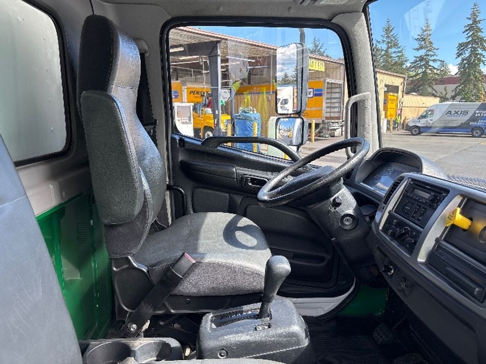 Medium Duty Box Truck-Light and Medium Duty Trucks-Hino-2019-268-Kent-WA-160,536\n\t\tmiles-$ 54,250 - Image 22