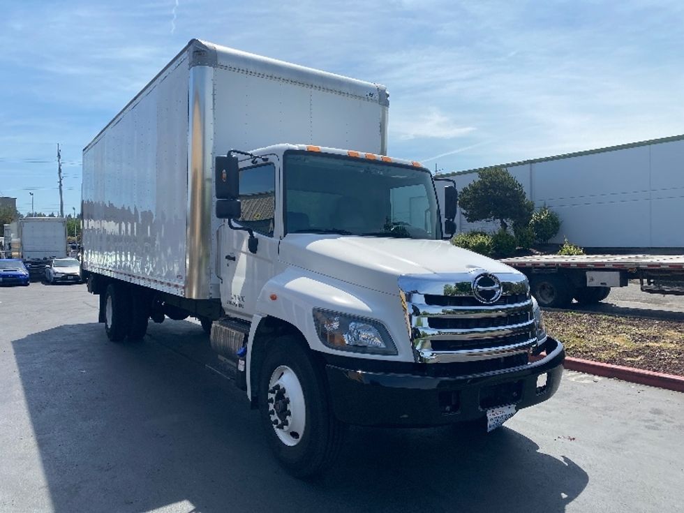 Medium Duty Box Truck-Light and Medium Duty Trucks-Hino-2019-268-Kent-WA-65,557\n\t\tmiles-$ 64,500 - Image 1