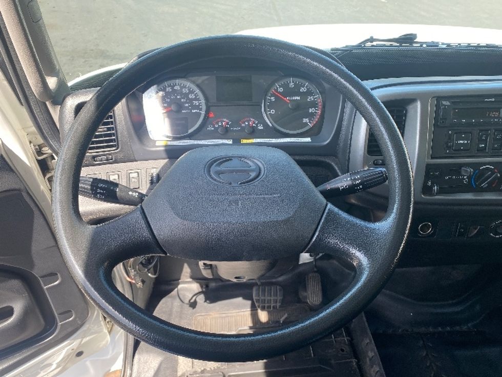 Medium Duty Box Truck-Light and Medium Duty Trucks-Hino-2019-268-Kent-WA-65,557\n\t\tmiles-$ 64,500 - Image 18