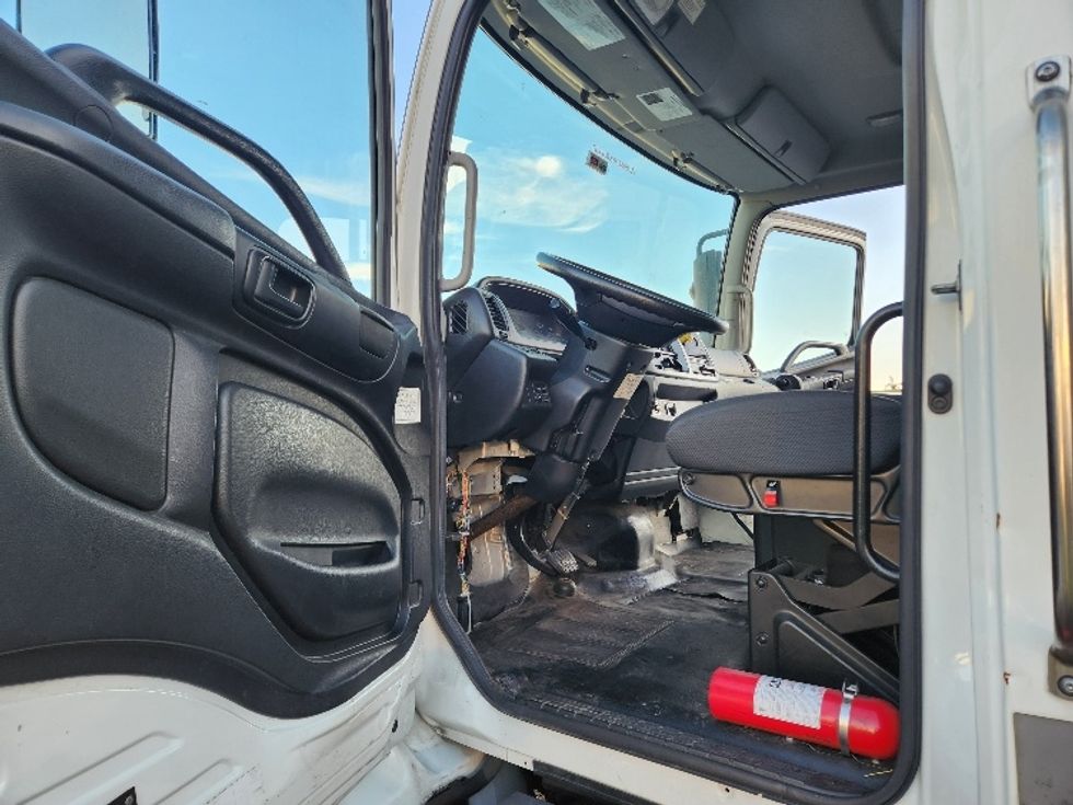 Medium Duty Box Truck-Light and Medium Duty Trucks-Hino-2019-268-Kent-WA-82,384\n\t\tmiles-$ 62,000 - Image 16