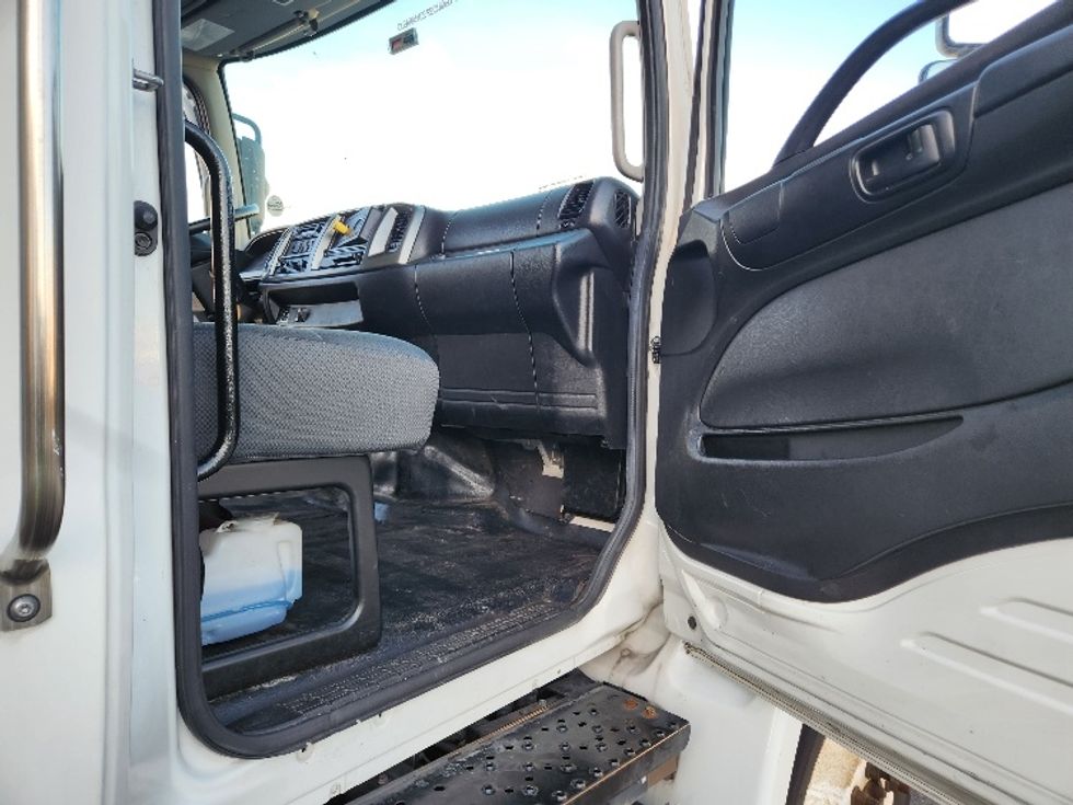 Medium Duty Box Truck-Light and Medium Duty Trucks-Hino-2019-268-Kent-WA-82,384\n\t\tmiles-$ 62,000 - Image 20