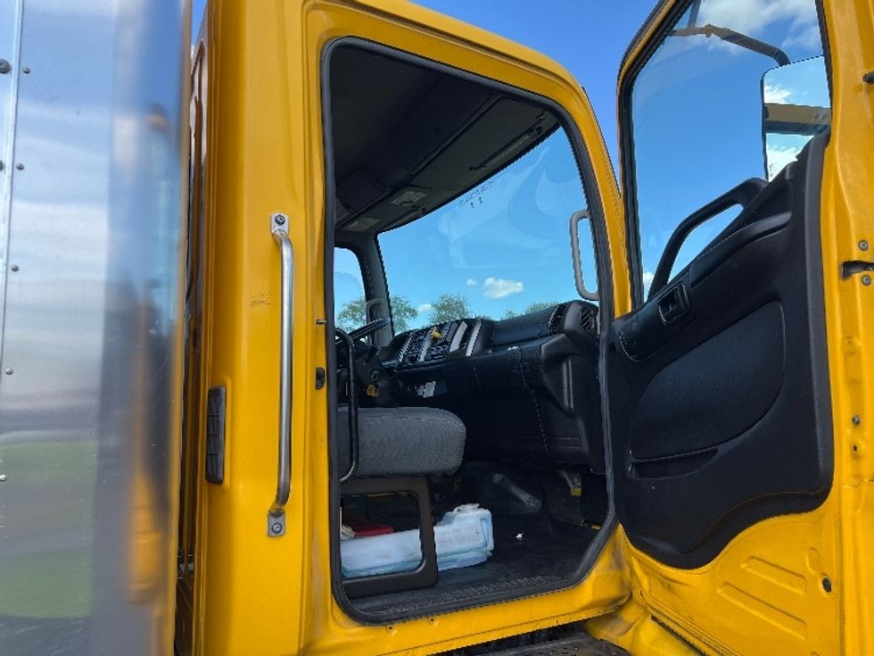 Medium Duty Box Truck-Light and Medium Duty Trucks-Hino-2019-268-King Of Prussia-PA-107,101\n\t\tmiles-$ 54,250 - Image 20