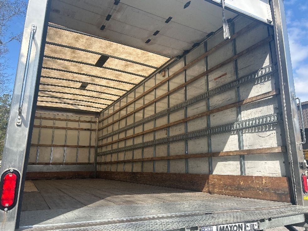 Medium Duty Box Truck-Light and Medium Duty Trucks-Hino-2019-268-Ladson-SC-175,573\n\t\tmiles-$ 51,750 - Image 12