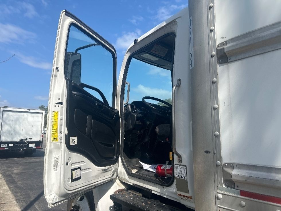 Medium Duty Box Truck-Light and Medium Duty Trucks-Hino-2019-268-Ladson-SC-175,573\n\t\tmiles-$ 51,750 - Image 16