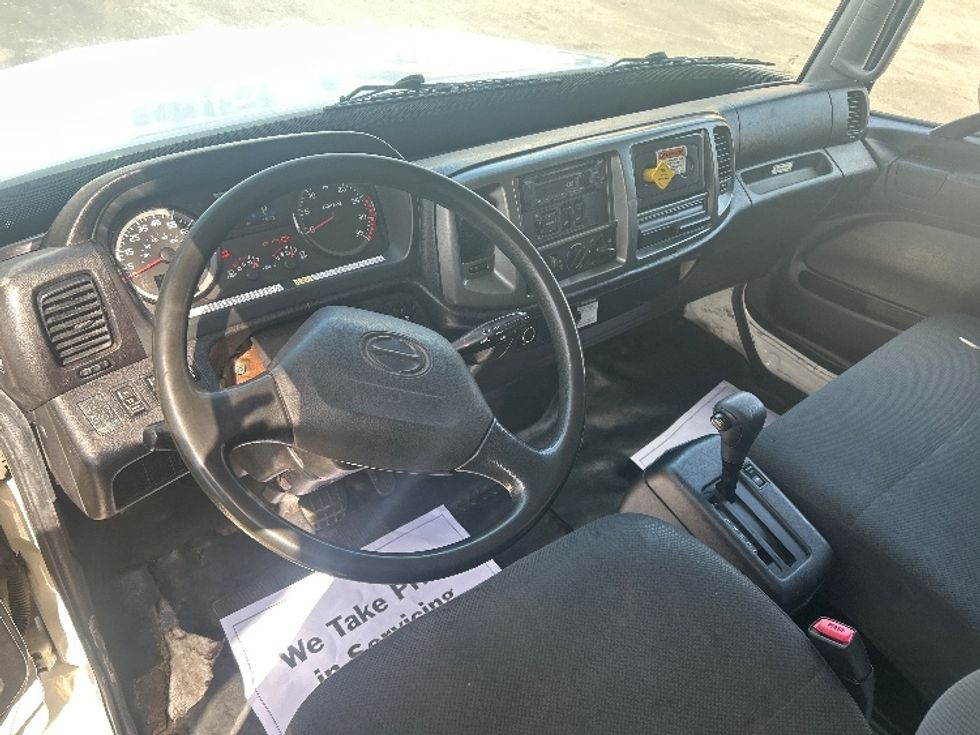 Medium Duty Box Truck-Light and Medium Duty Trucks-Hino-2019-268-Ladson-SC-175,573\n\t\tmiles-$ 51,750 - Image 17