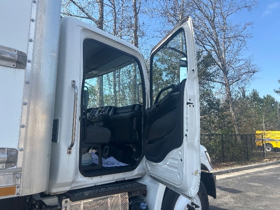 Medium Duty Box Truck-Light and Medium Duty Trucks-Hino-2019-268-Ladson-SC-175,573\n\t\tmiles-$ 51,750 - Image 20