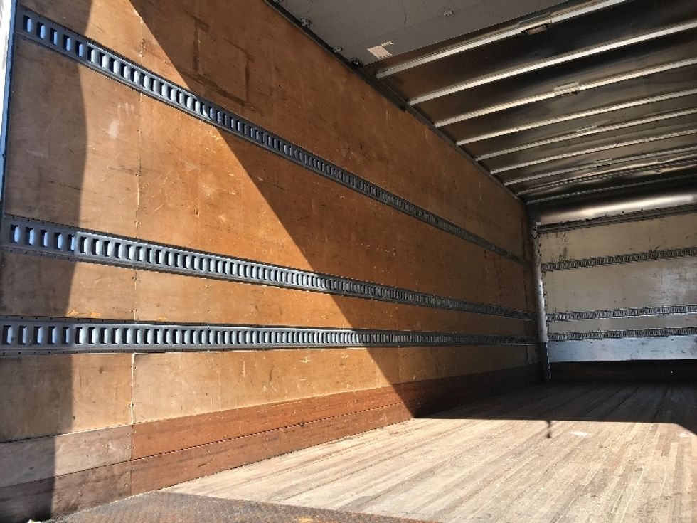 Medium Duty Box Truck-Light and Medium Duty Trucks-Hino-2019-268-Ladson-SC-197,471\n\t\tmiles-$ 49,750 - Image 11