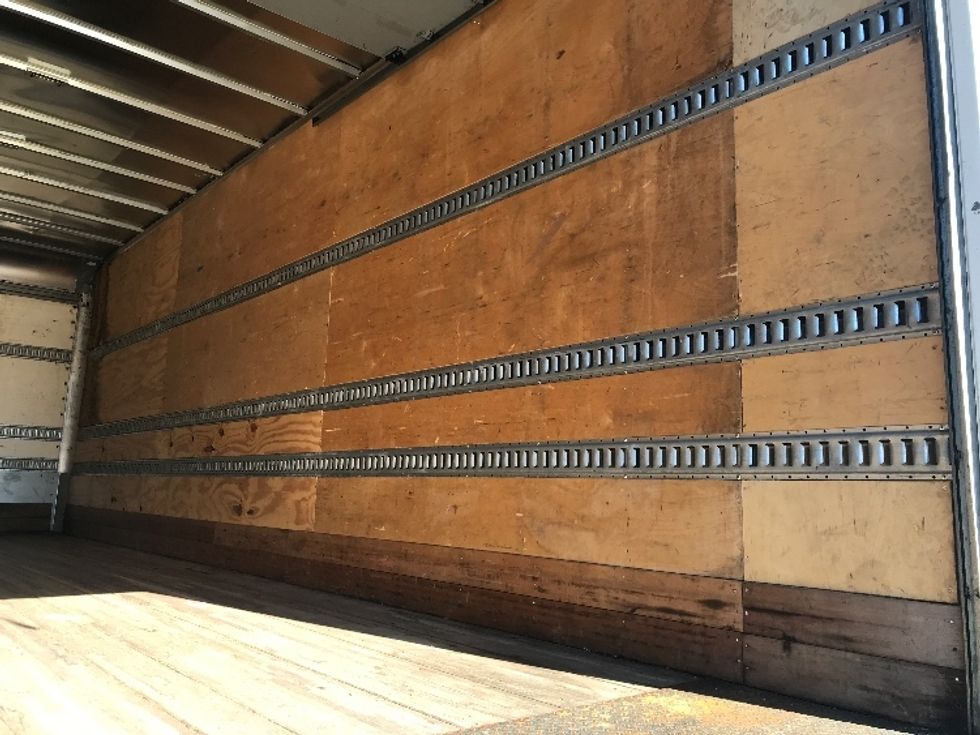 Medium Duty Box Truck-Light and Medium Duty Trucks-Hino-2019-268-Ladson-SC-197,471\n\t\tmiles-$ 49,750 - Image 12