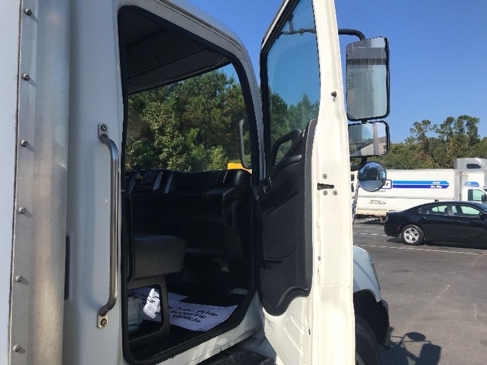 Medium Duty Box Truck-Light and Medium Duty Trucks-Hino-2019-268-Ladson-SC-197,471\n\t\tmiles-$ 49,750 - Image 19