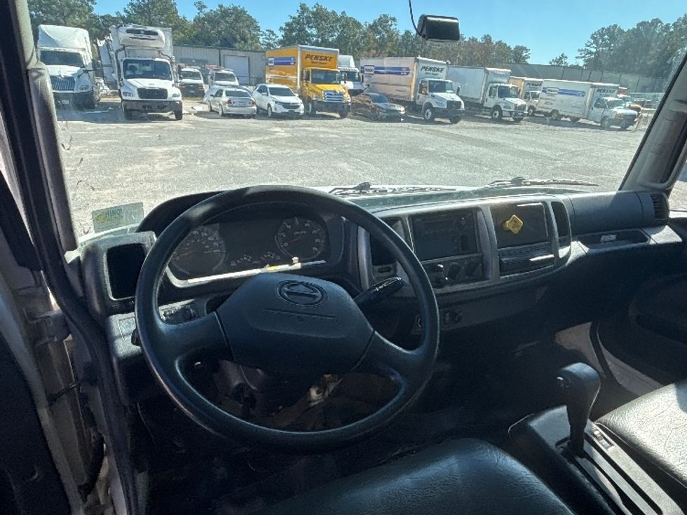 Medium Duty Box Truck-Light and Medium Duty Trucks-Hino-2019-268-Ladson-SC-198,250\n\t\tmiles-$ 45,500 - Image 18
