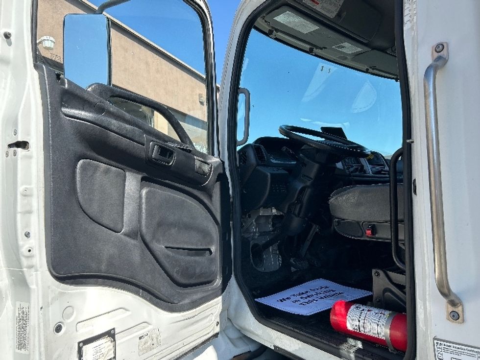 Medium Duty Box Truck-Light and Medium Duty Trucks-Hino-2019-268-Las Vegas-NV-119,677\n\t\tmiles-$ 62,000 - Image 16