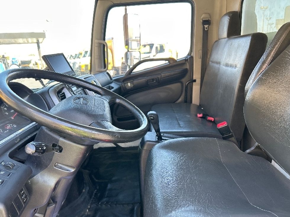 Medium Duty Box Truck-Light and Medium Duty Trucks-Hino-2019-268-Las Vegas-NV-119,677\n\t\tmiles-$ 62,000 - Image 19
