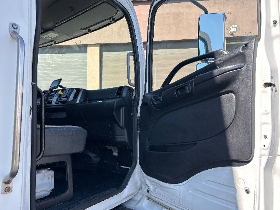 Medium Duty Box Truck-Light and Medium Duty Trucks-Hino-2019-268-Las Vegas-NV-119,677\n\t\tmiles-$ 62,000 - Image 20