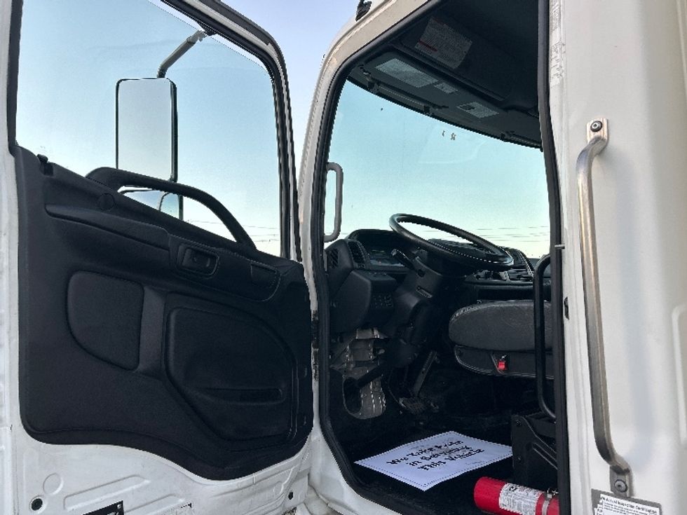 Medium Duty Box Truck-Light and Medium Duty Trucks-Hino-2019-268-Las Vegas-NV-127,892\n\t\tmiles-$ 57,250 - Image 16