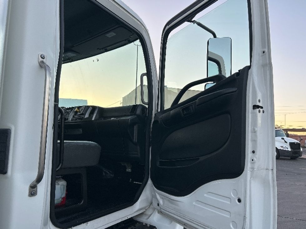 Medium Duty Box Truck-Light and Medium Duty Trucks-Hino-2019-268-Las Vegas-NV-127,892\n\t\tmiles-$ 57,250 - Image 20