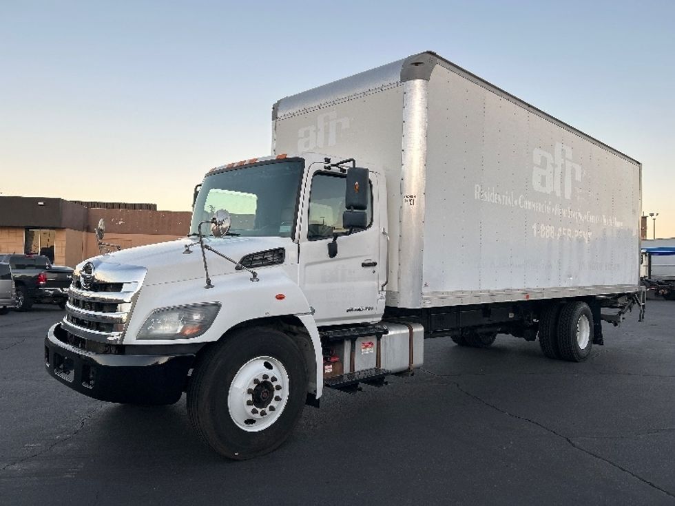 2019 Hino Conventional Type Truck photo 3