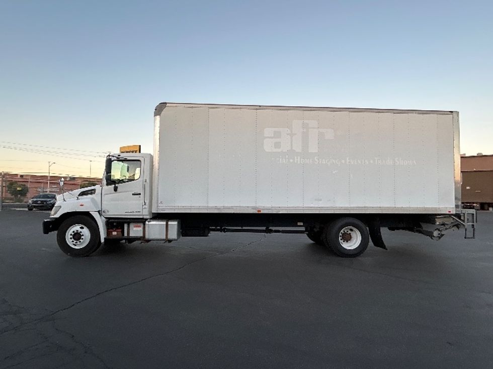 2019 Hino Conventional Type Truck photo 4
