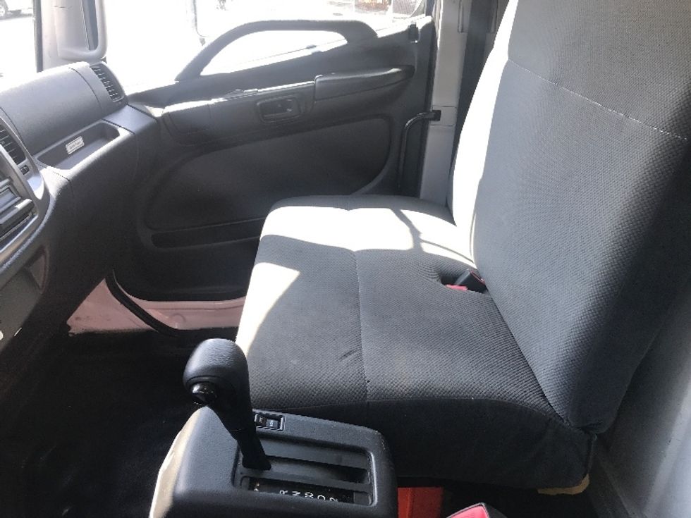 Medium Duty Box Truck-Light and Medium Duty Trucks-Hino-2019-268-Lexington-SC-169,399\n\t\tmiles-$ 53,500 - Image 19