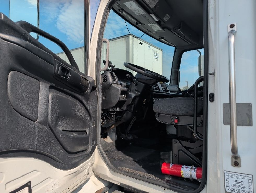 Medium Duty Box Truck-Light and Medium Duty Trucks-Hino-2019-268-Linden-NJ-154,624\n\t\tmiles-$ 59,750 - Image 16