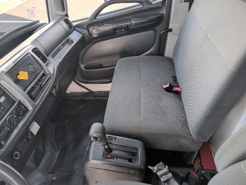 Medium Duty Box Truck-Light and Medium Duty Trucks-Hino-2019-268-Linden-NJ-154,624\n\t\tmiles-$ 59,750 - Image 19