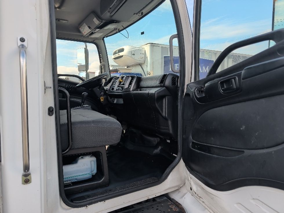 Medium Duty Box Truck-Light and Medium Duty Trucks-Hino-2019-268-Linden-NJ-154,624\n\t\tmiles-$ 59,750 - Image 20