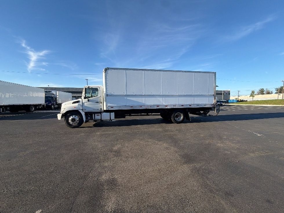 Medium Duty Box Truck-Light and Medium Duty Trucks-Hino-2019-268-Linden-NJ-154,624\n\t\tmiles-$ 59,750 - Image 4