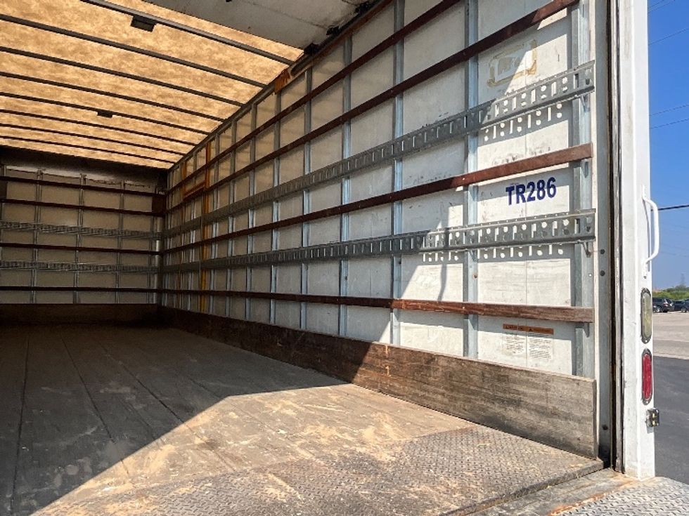 Medium Duty Box Truck-Light and Medium Duty Trucks-Hino-2019-268-London-ON-287,930\n\t\tkm-$ 67,250 - Image 12