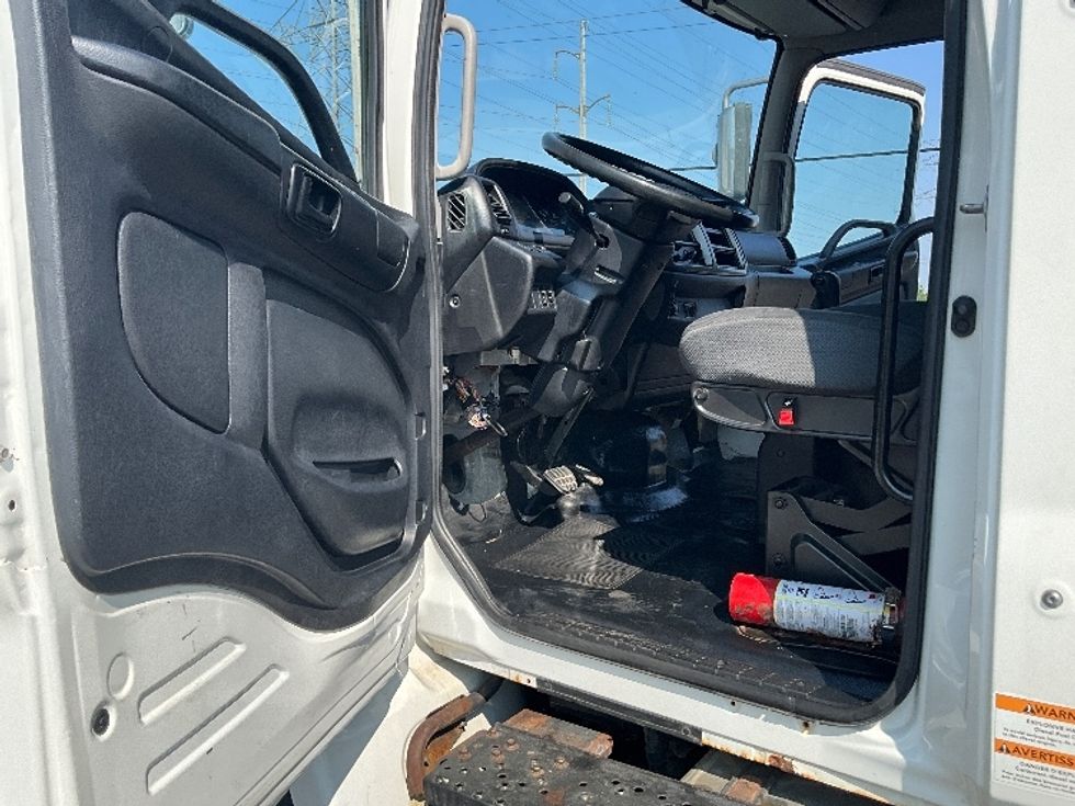 Medium Duty Box Truck-Light and Medium Duty Trucks-Hino-2019-268-London-ON-287,930\n\t\tkm-$ 67,250 - Image 16