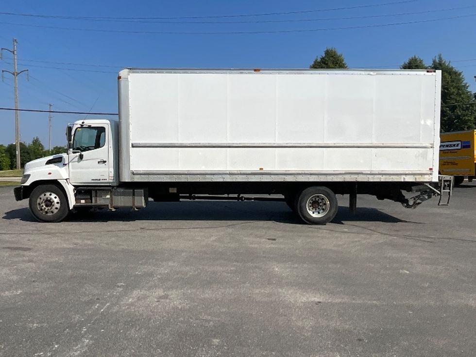 Medium Duty Box Truck-Light and Medium Duty Trucks-Hino-2019-268-London-ON-287,930\n\t\tkm-$ 67,250 - Image 4
